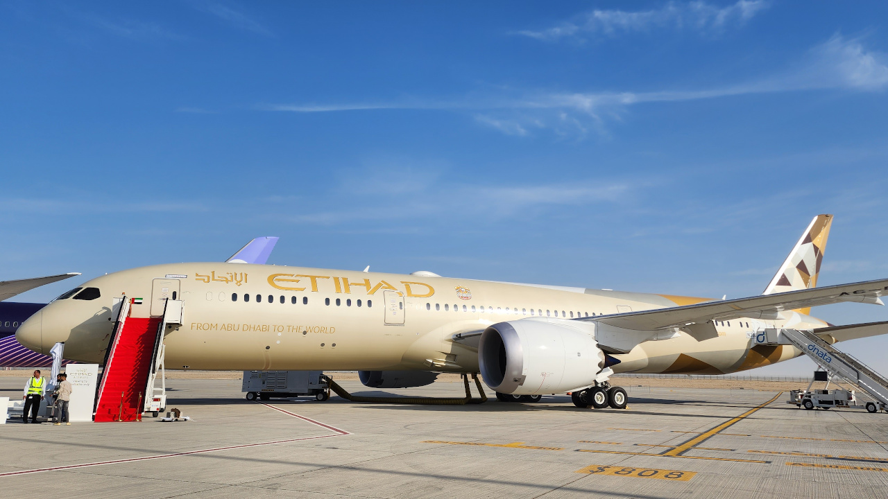 الاتحاد للطيران تعرض أحدث طائراتها من طراز 787-9 دريملاينر في معرض دبي للطيران